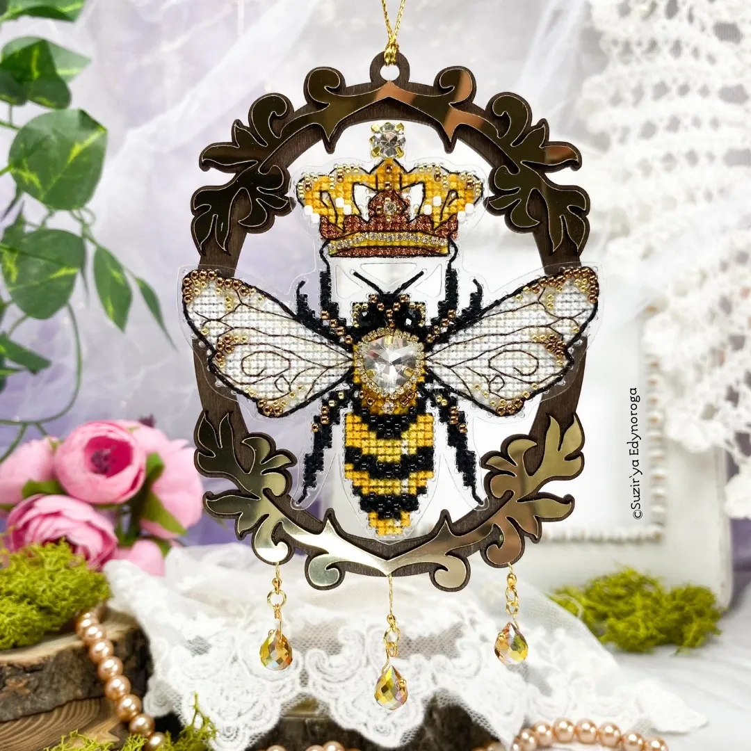 Snowy Flow beaded queen bee embroidery